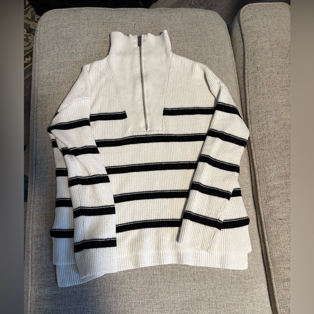 Laundry By Shelli Segal White and Black Striped Turtleneck Sweater